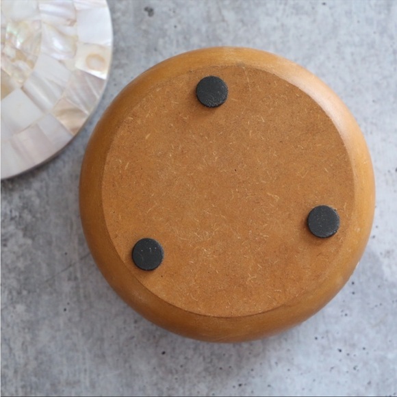 Mela Artisans Concha Round Box Popsugar Must Have Box Mother of Pearl - Picture 3 of 5